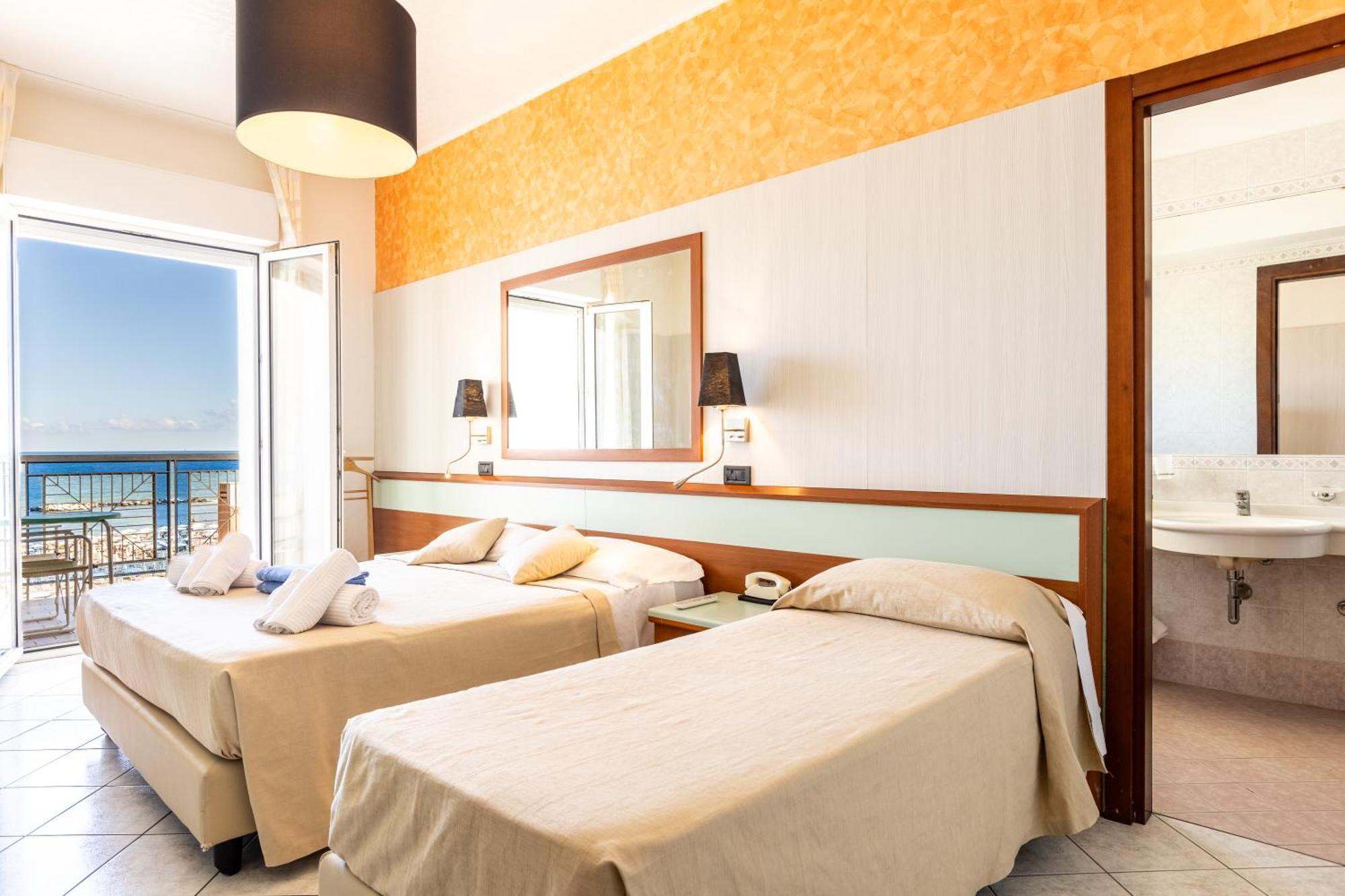 Hotel Vienna Cattolica Dış mekan fotoğraf